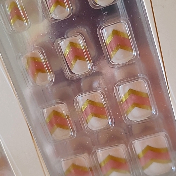 Style Essentials Press On Nails - Picture 7 of 10